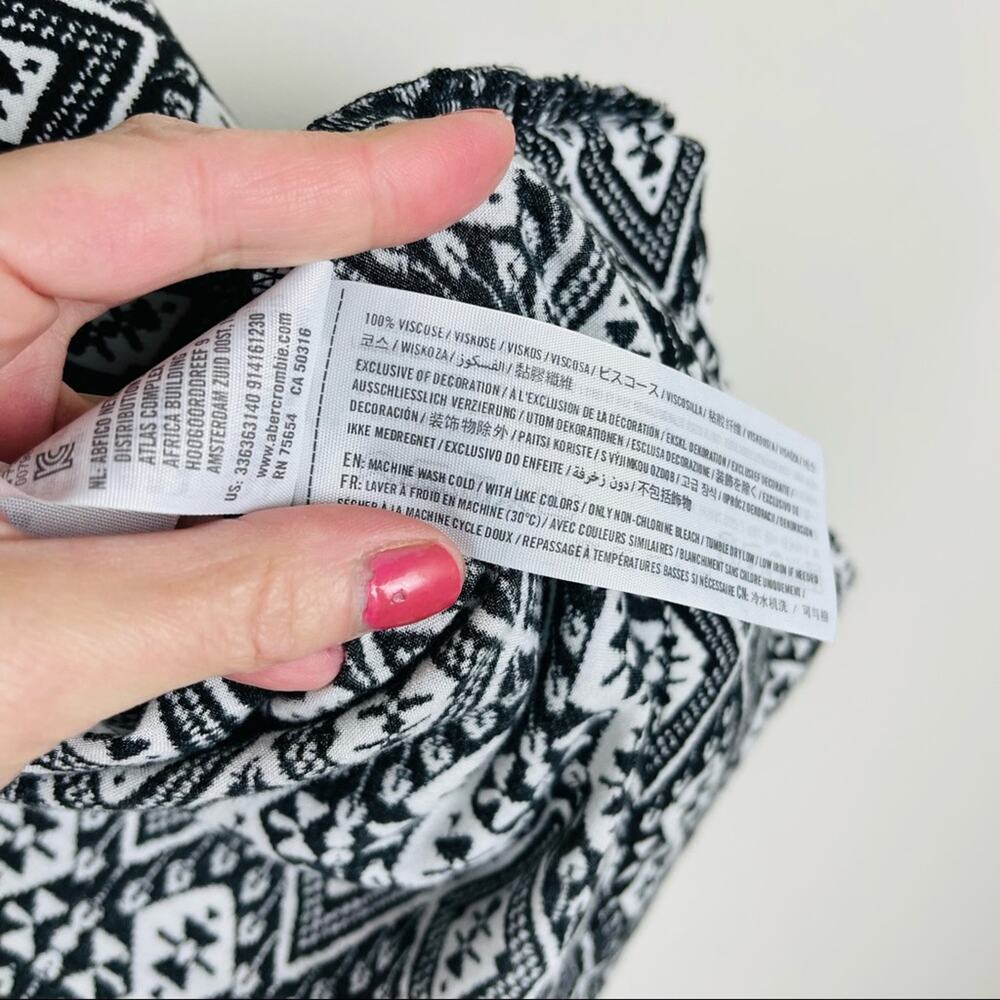 Hollister black white tribal southwest geometric lightweight cardigan top medium - Picture 8 of 9